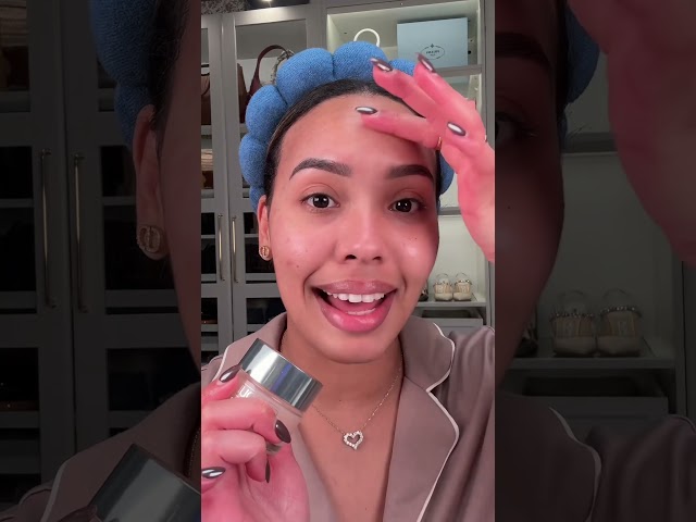 Vídeo relacionado con CLINIQUE Moisture Surge Sheer Hydrator SPF 25, 50 ml