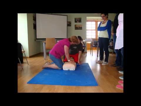 Asgate  imparte un curso de primeros auxilios en el ayuntamiento de Culleredo