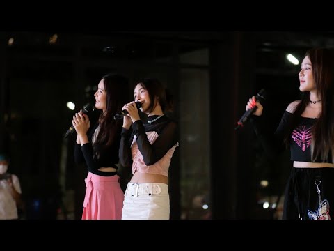 220715 ถามคำ [4K] // Daisy Daisy @ Siam Square Walking Street Idol Street Party