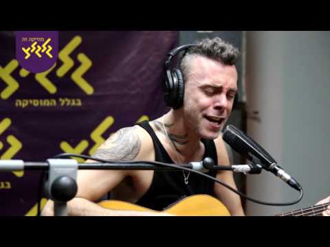 Asaf Avidan - Love It Or Leave it  (חי באולפן גלגלצ)