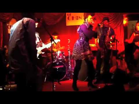 Wunmi, Keziah Jones & Toli Nameless jamming (Le China Paris Jam Session 2)