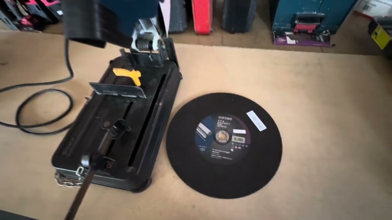 Tronçonneuse à métaux