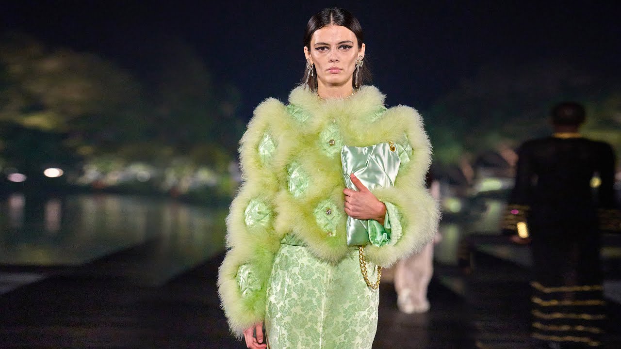 Chanel Métiers d'art 2024/25  | Hangzhou Show