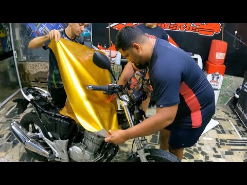 Applying gold decals to the CB300 🤩