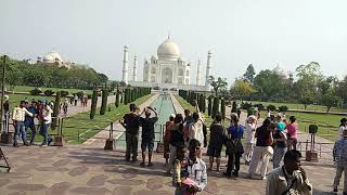preview picture of video 'Wah Taj.                      Taj Mahal entrance'
