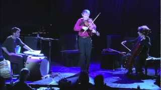 Irish pipe tune on medieval fiddle