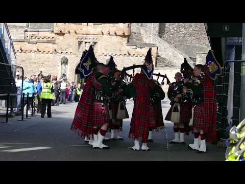 The Black Watch Pipers warm up at Edinburgh Castle [4K/UHD]