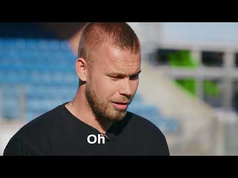 Watch Lisa (18) pull off tricks on soccer stars - YouTube