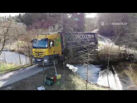 Gewichtsbeschränkung ignoriert   Brücke bricht unter LKW weg