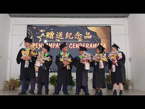 Penyampaian Cenderamata Graduasi T.6 2025