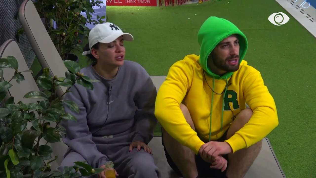 Debati me Rozën/ Sara përlotet në oborr: Tani të merrem unë të sqaroj veten në Prime…