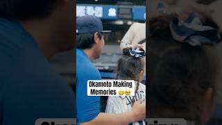 Kazuma Okamoto makes this young fan’s day ???? この小さなファンにとっての忘れられない思い出! #BlueJays