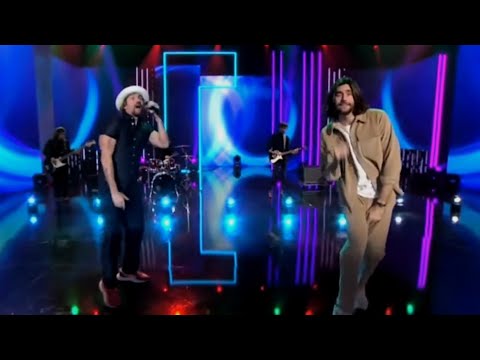 Macaco & Alvaro Soler - A Tu Manera (Live) Feliz 2023