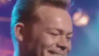 UB40 - (I Can&#39;t Help) Falling In Love With You (LIVE) (HQ)