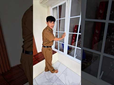 jendela rumah mang dani kenapa di tutup semua ngokngok?