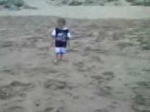 oTOniel en La playa 1 año 8 meses ::Corriendo HAHA::