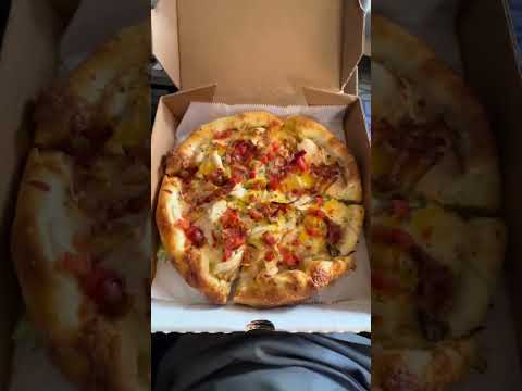 Who wants a taste? Dropping our recipe for these two delicious high protein and guilt free pizzas