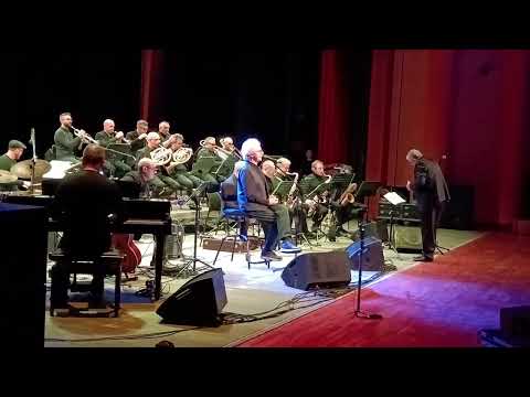 Fabio Concato in Non Smetto Di Aspettarti con Orchestra Jazz Sardegna, Diretta da Gabriele Comeglio.