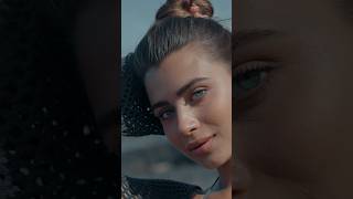 Meet our blue eyes model ?