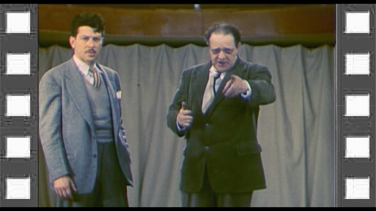 J  L  Moreno explica en el escenario los 5 componentes del psicodrama