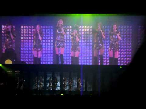 [FULL FANCAM] 110611 Girls' Generation - Hoot [SM TOWN Live in Paris]