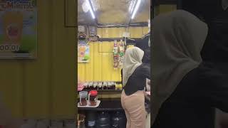 Download lagu YOUNG HIJAB GIRL SELLING LIVE AT WARKOP mp3