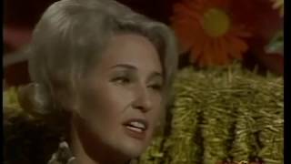 Tammy Wynette sings &quot;GOOD&quot; on Hee Haw (1970)