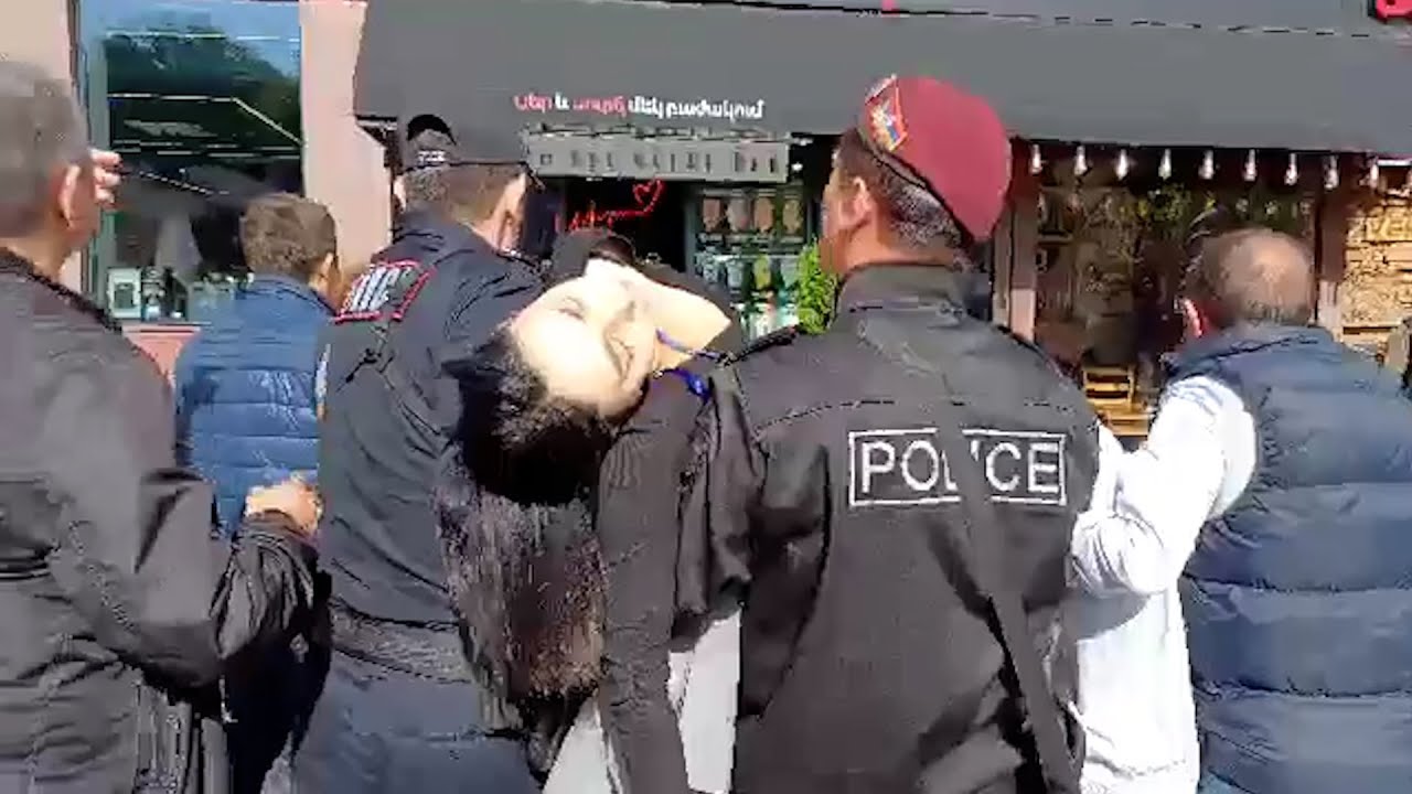 Կարմիր բերետավորների հրմշտոցից լրագրողը ուշագնաց եղավ