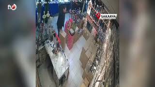 Asma Tavan İş Yeri Sahibinin Üzerine Çöktü; O Anlar Kamerada