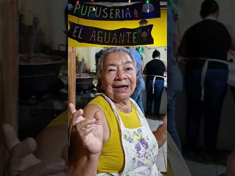 Degustando en Pupuseria el Aguante, en San Pedro Nonualco, La Paz