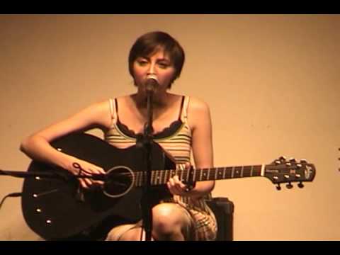Kelly Izzo sings 