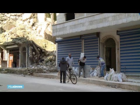 Olaf Koens in het verwoeste Aleppo: 'Inwoners herbouwen stad zelf, zonder geld' - RTL NIEUWS