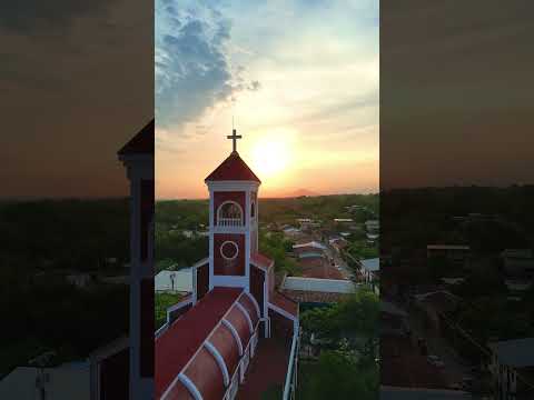 🚁 Hermoso atardecer sobre la Iglesia de San Juan Nonualco. ⛪️