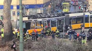 Le immagini dall'alto del tram deragliato a Milano
