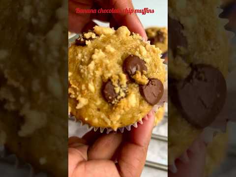 Banana chocolate chip muffins #chocolatechipmuffins #bananamuffins #bananachocolate