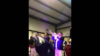 tristes recuerdos, y por esa calle vive banda la autentica