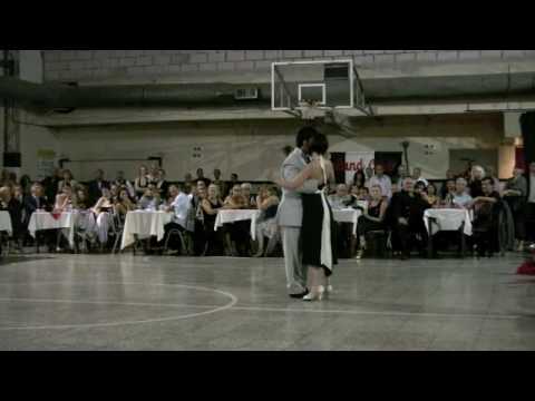  Lida Mantovani  and  Cristhian Sosa  are  dancing  to  the  milonga  "  Campo Afuera  "