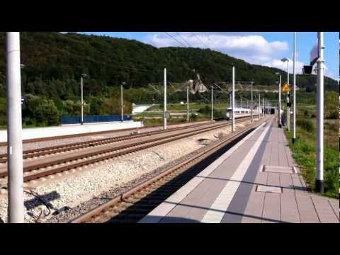 ICE 3 mit 300 km/h am Bahnhof Kinding (Altmühltal)