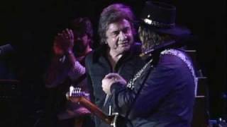 Johnny Cash &amp; Waylon Jennings - Folsom Prison Blues (Live at Farm Aid 1985)