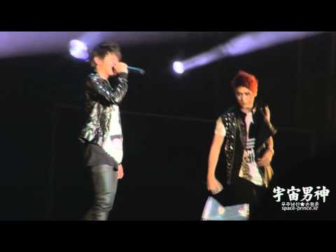[FANCAM] 110814 Dongwoon's rap - Thanks To & Fiction @ Uηitεd Cubε CoηceяT #40