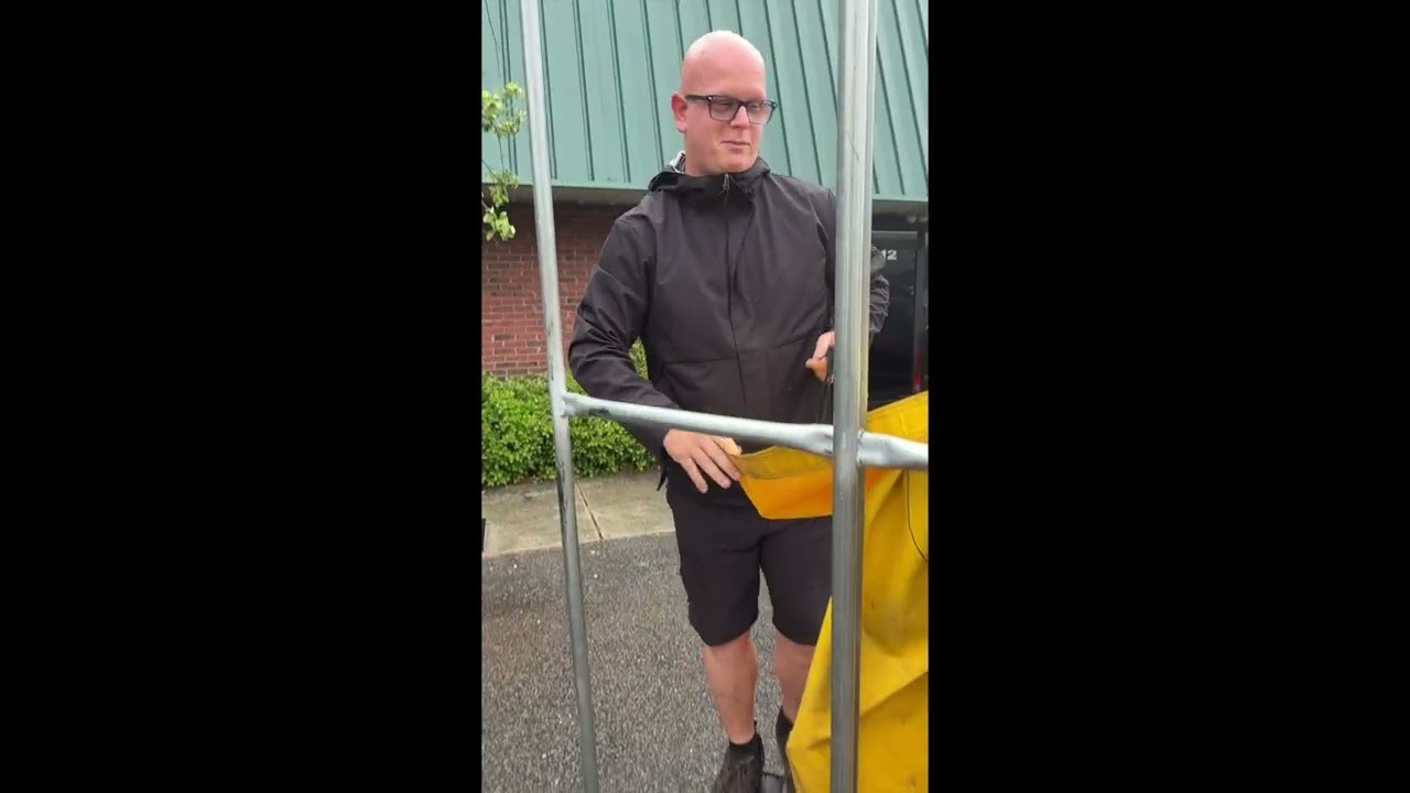 How to set up a dunk tank