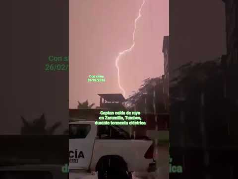 Captan en Zarumilla, Tumbes, la caída de un rayo durante un aguacero tormenta eléctrica.