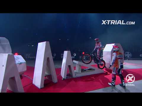 Toni Bou masters a difficult jumping section