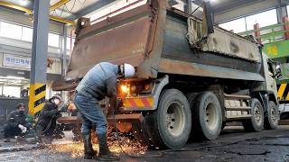 תהליך פירוק מוחלט של משאית זבל ענקית במגרש גרוטאות קוריאני