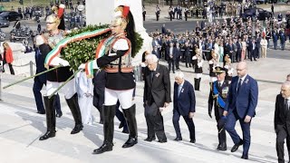 Il presidente Mattarella rende omaggio al Milite Ignoto all'Altare della Patria