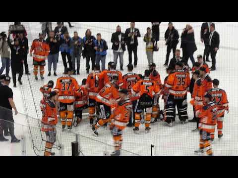 P1001479 4K | Kärpät -HPK 1-2 je | Game 7 | 4.5.2019 | Pennanen haastattelussa juhlan keskellä