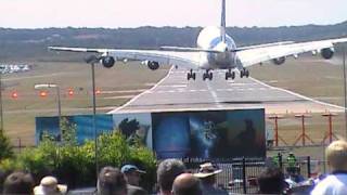 preview picture of video 'Farnborough 2010 Monday Highlights (Includes AMAZINGLY close landings)'