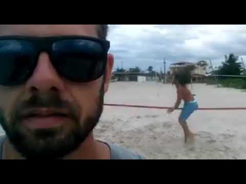 Slackline Profissa!! Jean dando uma esticada na fita ... Deu PT no saco... fitou feio. Essa doeu 😂😂😂