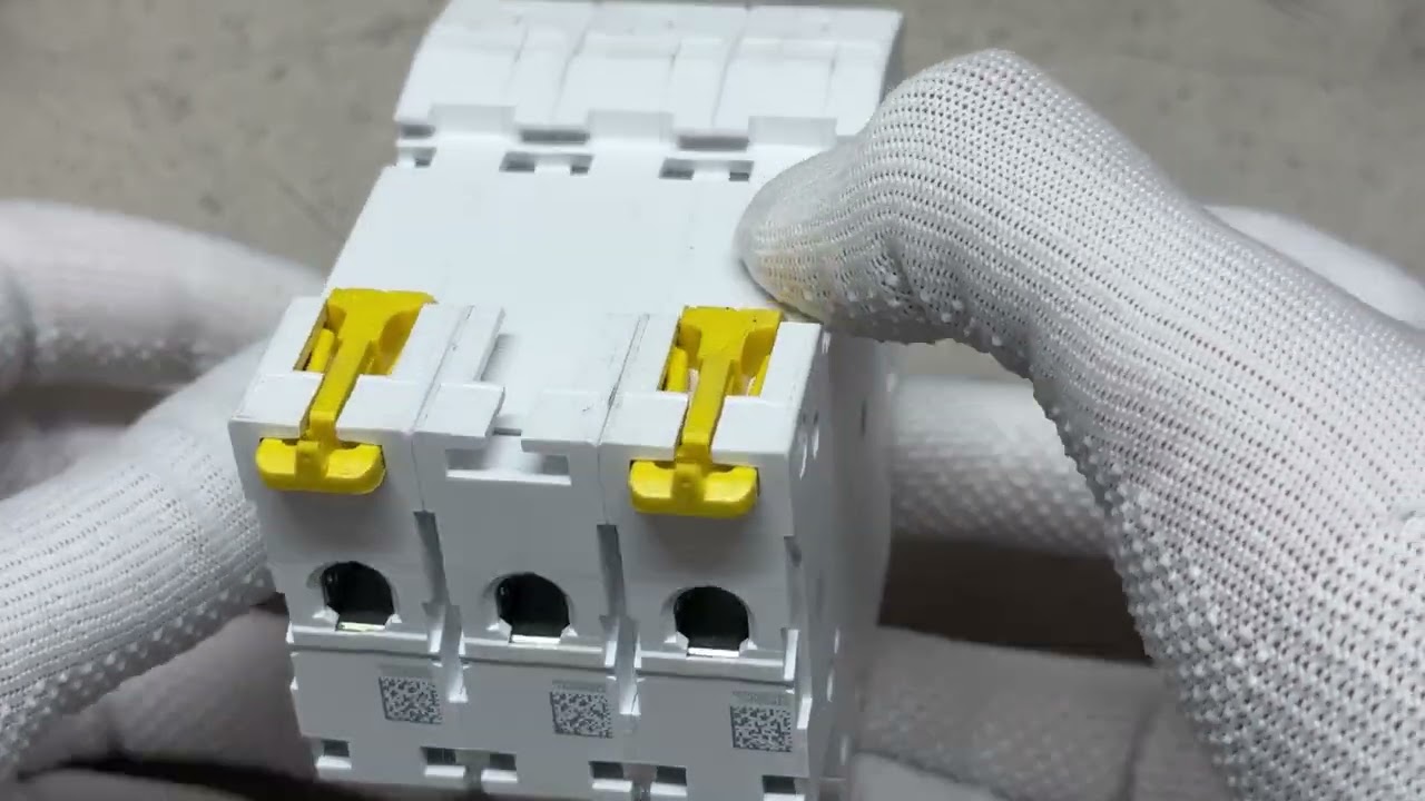 Автоматичний вимикач 3P 10А С Resi9 Schneider Electric R9F12310