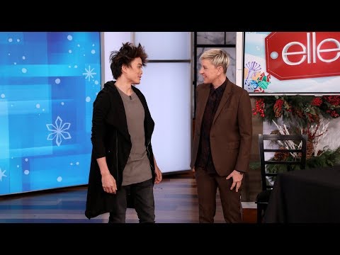 シン・リム、エレンにマジックで似ていることを証明してショックを与える (Shin Lim Shocks Ellen with a Magic Trick Proving Their Similarities)